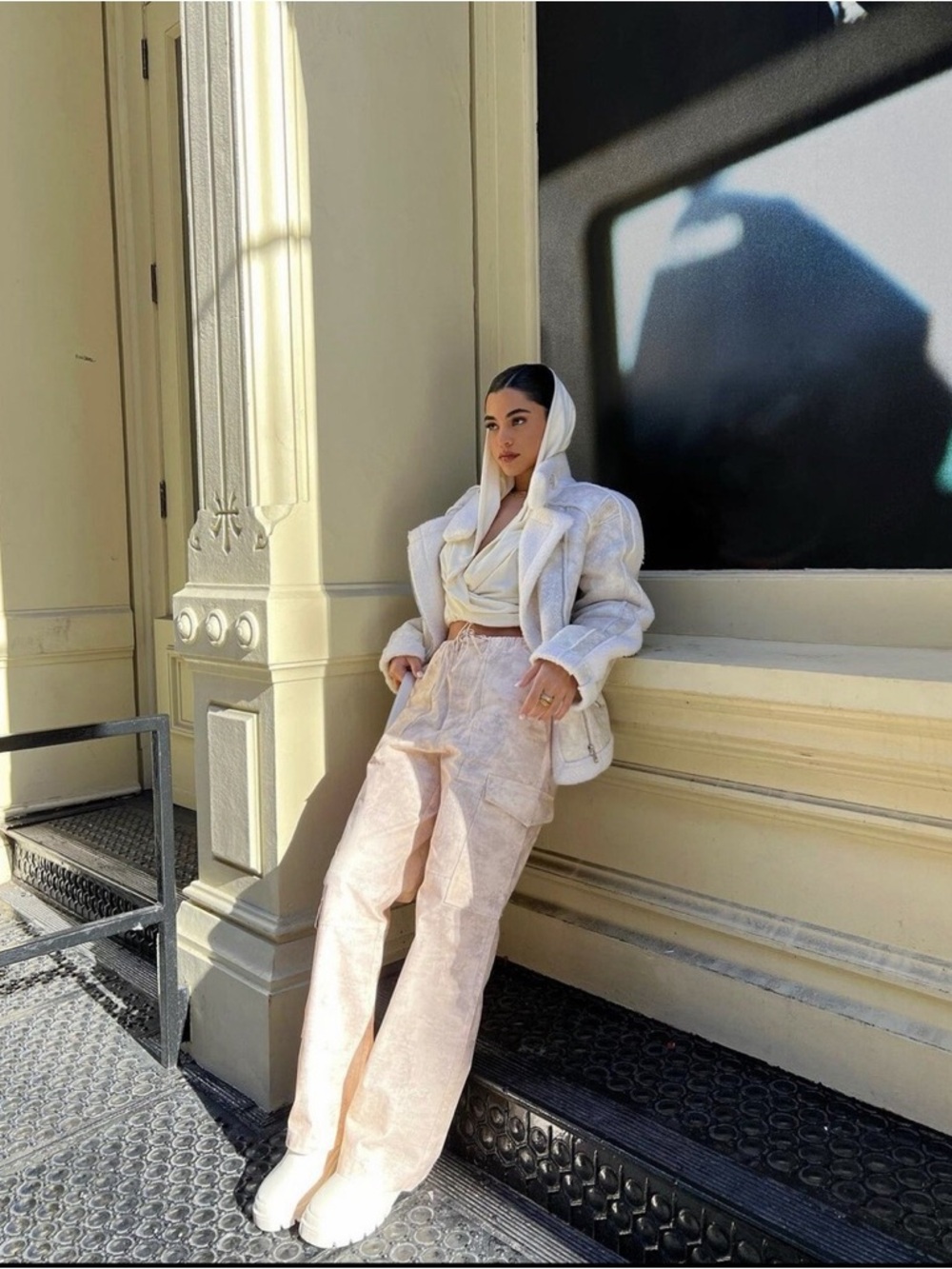 Women's Cream Wide-Leg Cargo Pants - Elegant Cream Tone